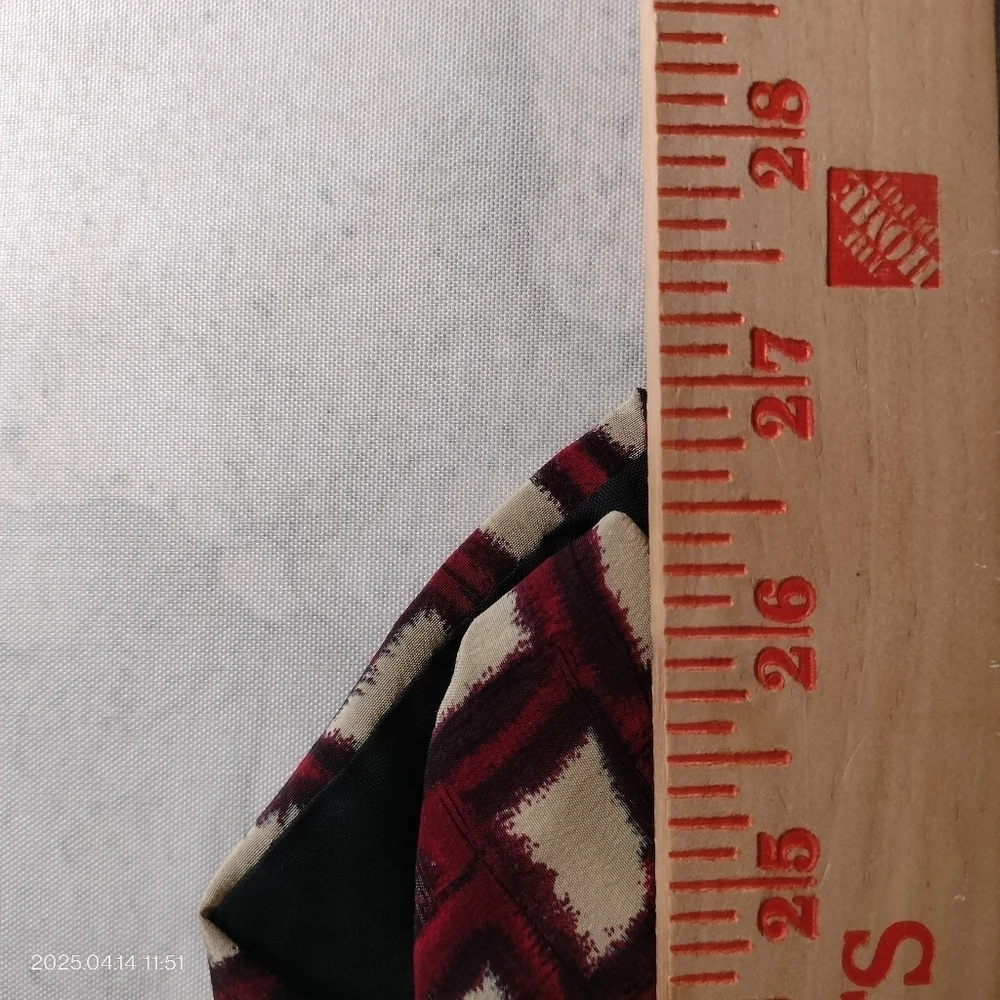 Boss Hugo Boss Silk Geometric Red and Cream Abstract Men's Tie Necktie Italy